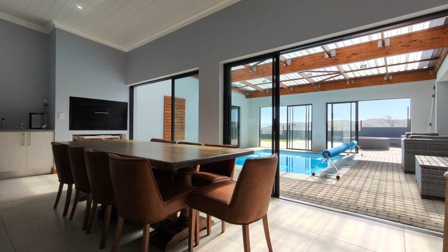 4 Bedroom Property for Sale in Outeniquasbosch Western Cape